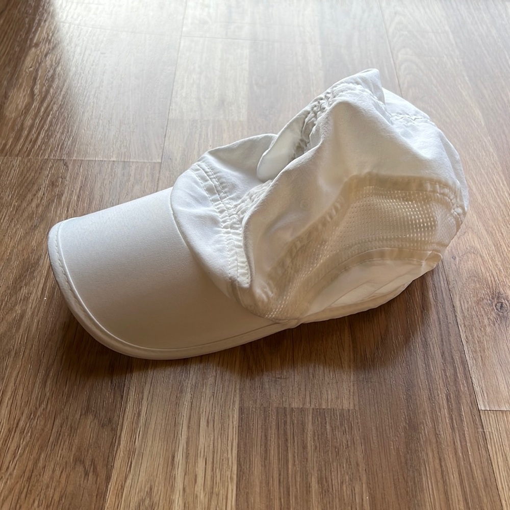 Lucy | White Cap